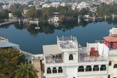 Singer in Udaipur