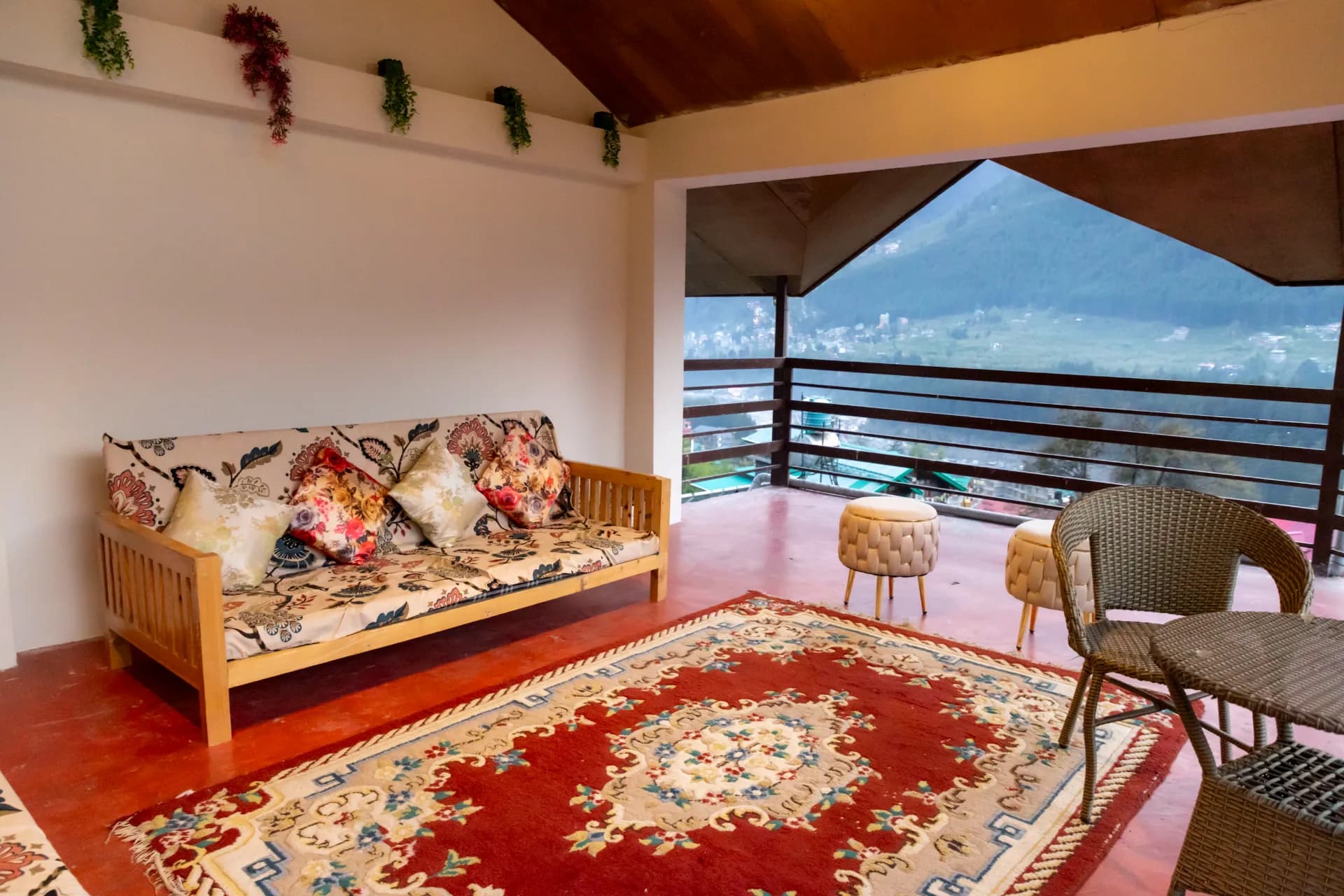 Guest Experience Associate in Manali