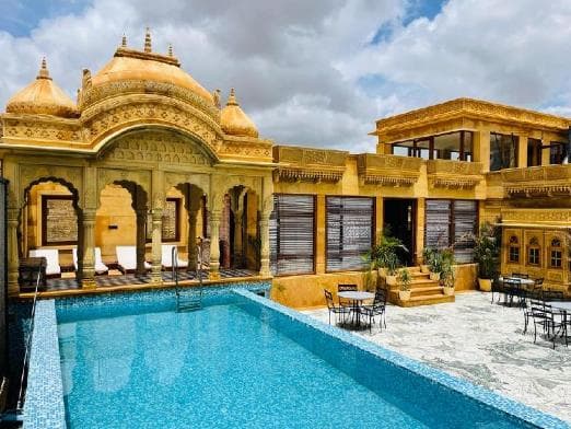 travel package image