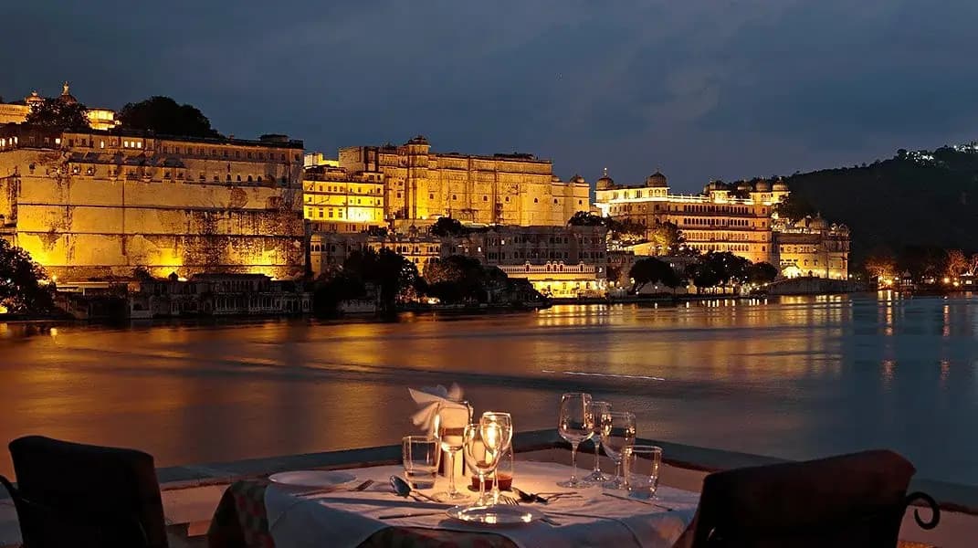 travel package image